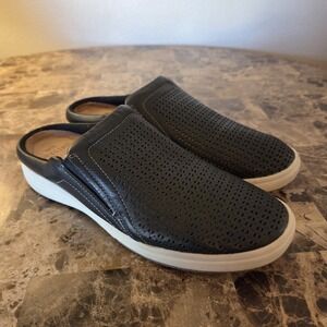 Earth Origins Size 9M Perforated Leather Slip-On Comfort Mules Clog Emilia Black